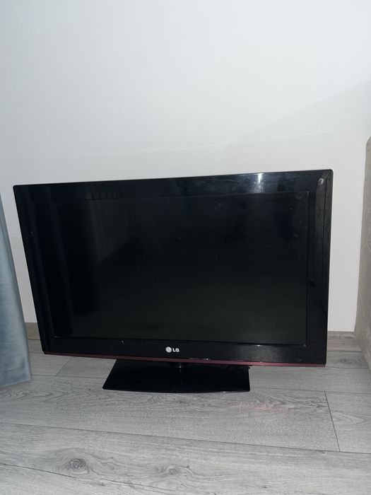 Телевизор LG продаю