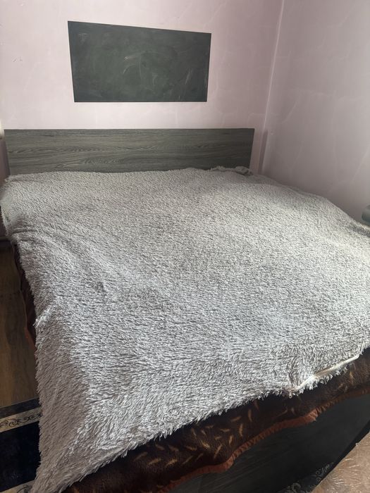 Продам кровать евро, вместе с матрасом. Самовывоз!!!