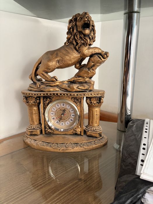 Настольные часы лев статуэтка