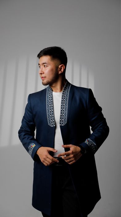 Ақтөбе-тамада. Актобе-асаба. Домбыра-баян-гитара.