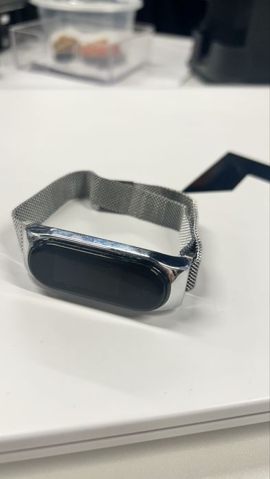 Продаю Mi band 4