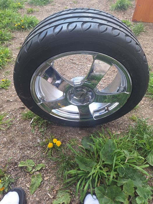 4 roți si un caciug rezerva  pe 225/45.17