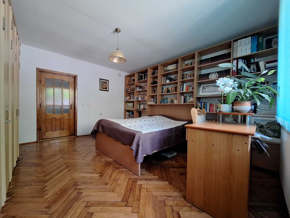 Casă individuală cu 70 mp utili, pivniță de 20 mp și teren intravilan generos de 31 ari - în Dej