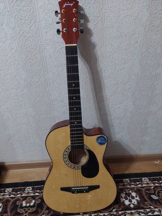 Продам музыкальный инструмент гитару