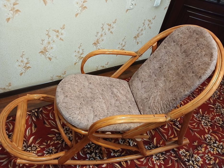 Продаётся Кресло-качалка.