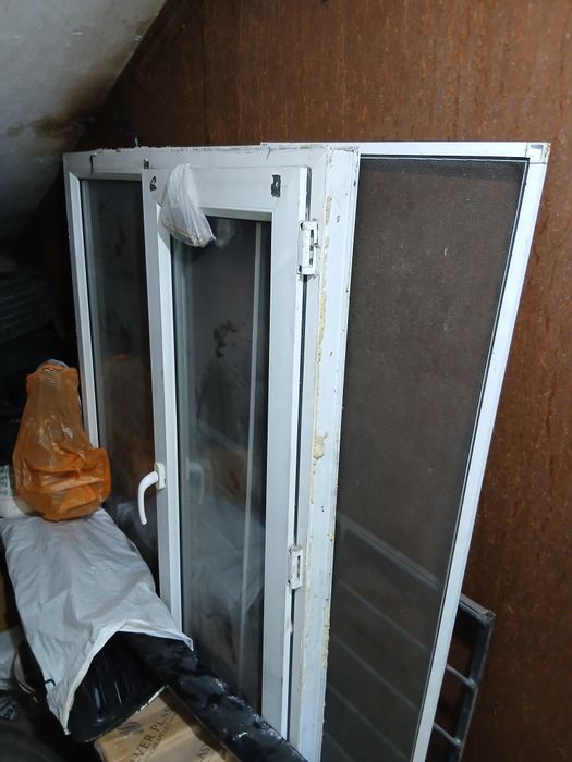 Продам окно б.у с москитной сеткой