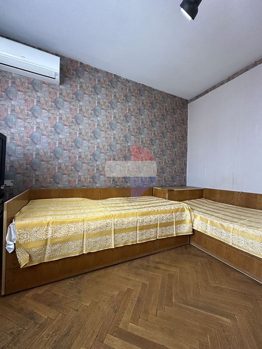 Тристаен апартамент под наем, Лятно кино Тракия В.В 4667