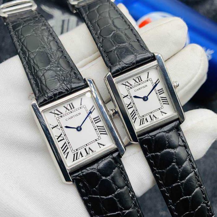 Кварцов Cartier Tank Must