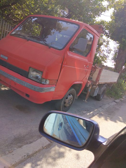 Продавам Нисан трейд на части