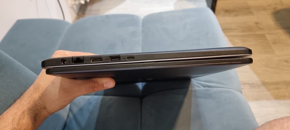 Laptop Asus Vivobook 17"