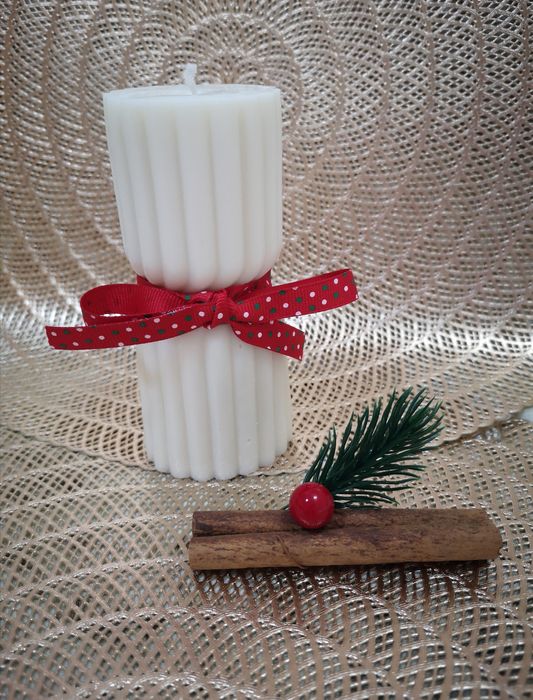 Коледни свещи и букет от ароматни сапунчета