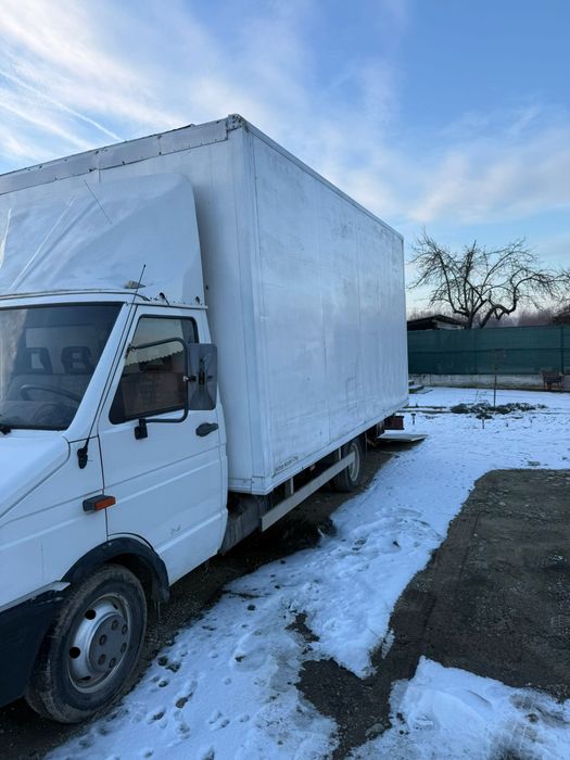Vând Iveco sau schimb cu bascula 3,5 T sau cu IFRON