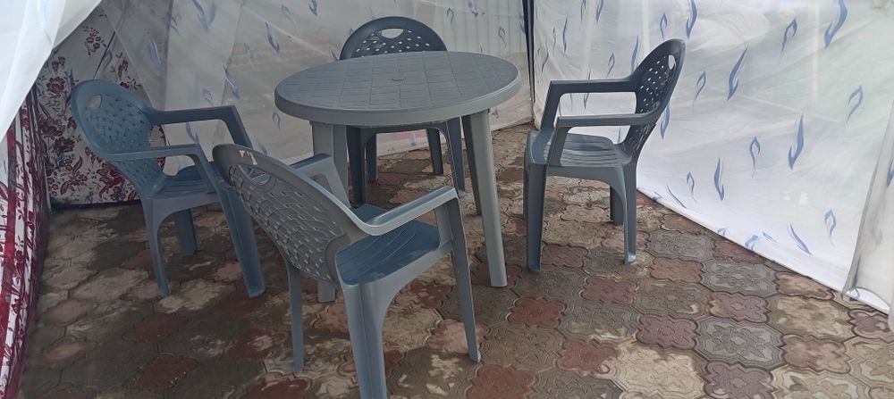 Продам стол и стулья комплект