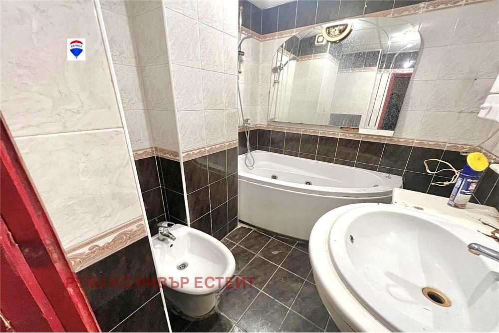 Продава се Мезонет в Русе, Център - 181 кв.м за 1226 €/кв.м - Снимка #12