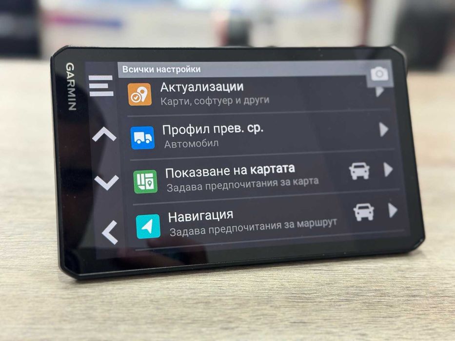 GPS навигация Garmin dēzl LGV710