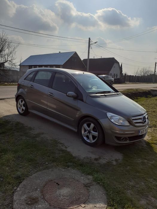 Vând sau schimb Mercedes B 180