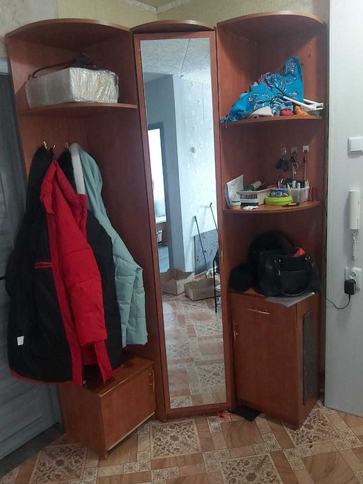 Шкаф в прихожую с зеркалом