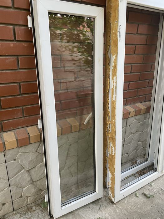 Продам 2 пластиковых окна