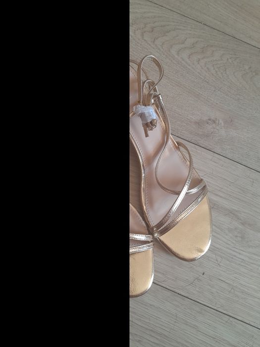 Дамски сандали златисти