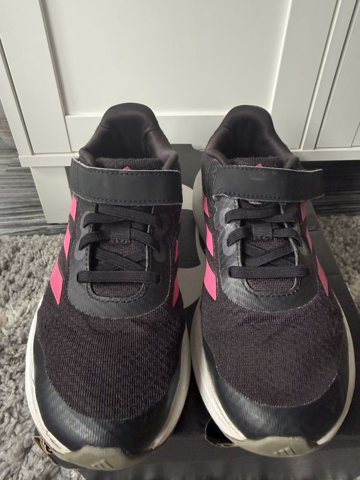 Продавам  маратонки Adidas