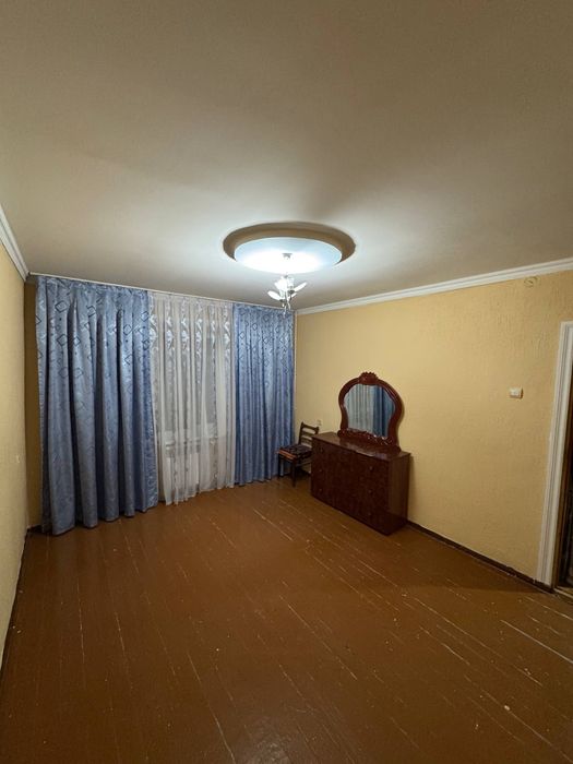 Октяабирь 3х срочно сдаётся