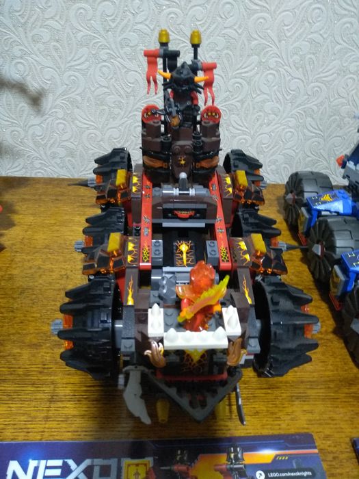 Продам фирменные Лего