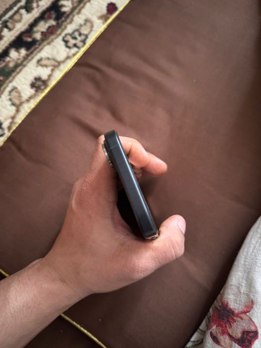 Продам айфон 16.