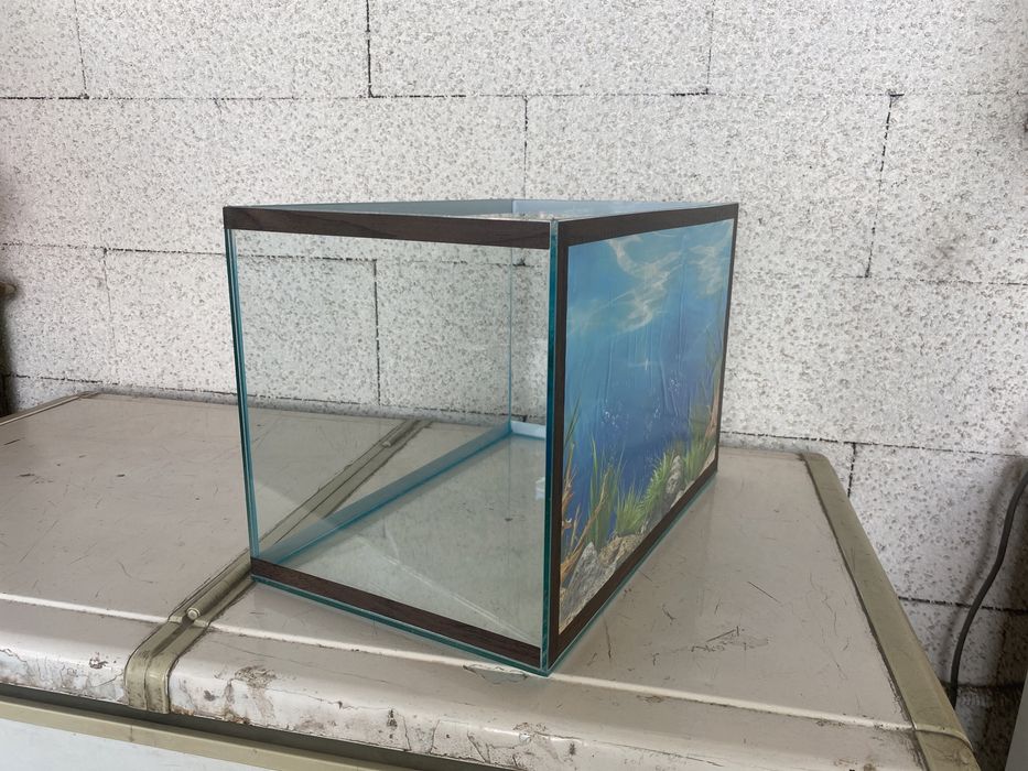 Продам аквариум срочно