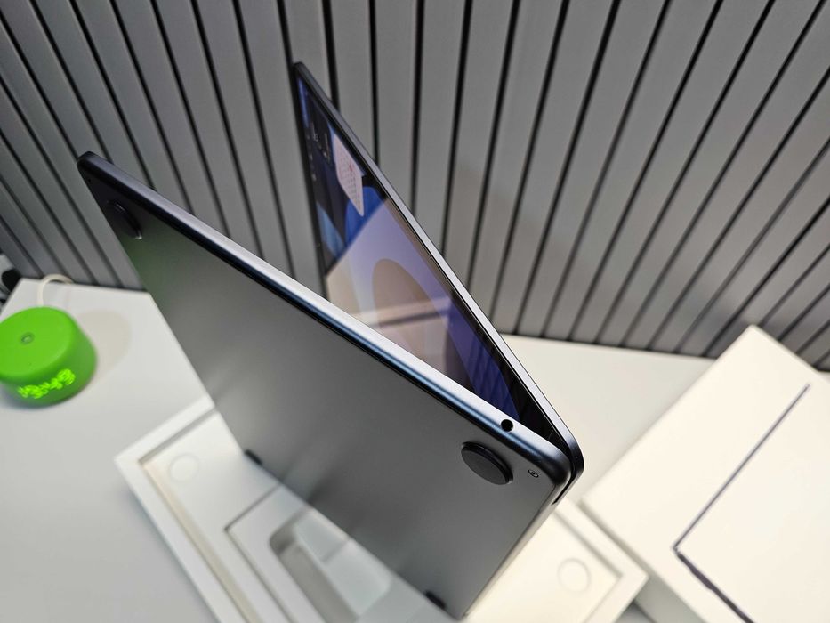 ПРОДАМ Macbook Air 15" Экраном M2 (8GB/256GB). Практический НОВОЕ 100%