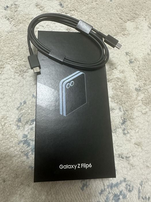 Продам SAMSUNG Galaxy Z Flip 6.