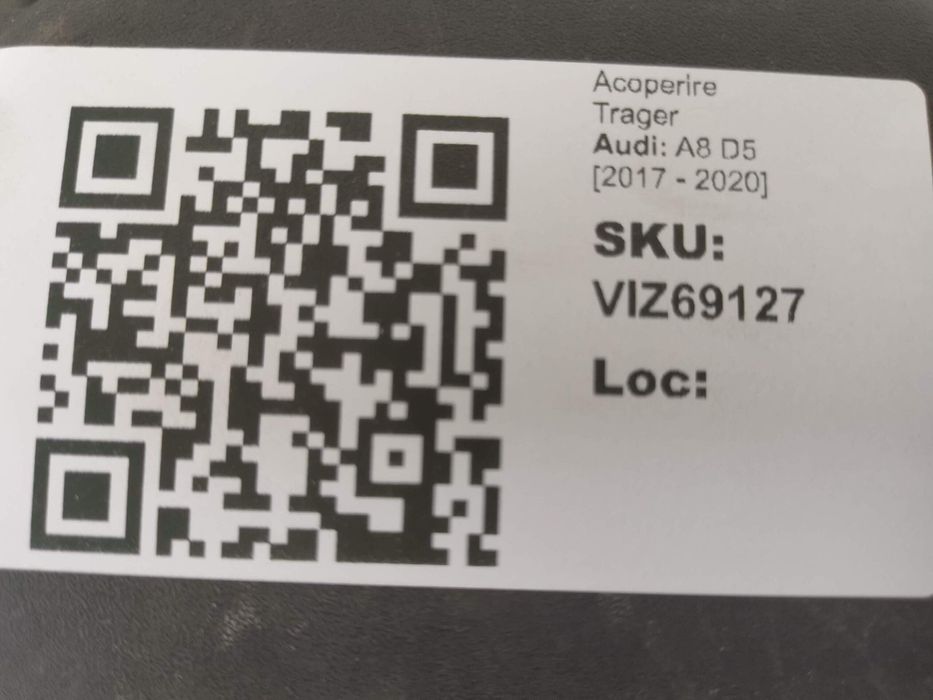 Ауди А8 D5 / Audi A8 D5 Оригинално покритие на носач в добро състояние