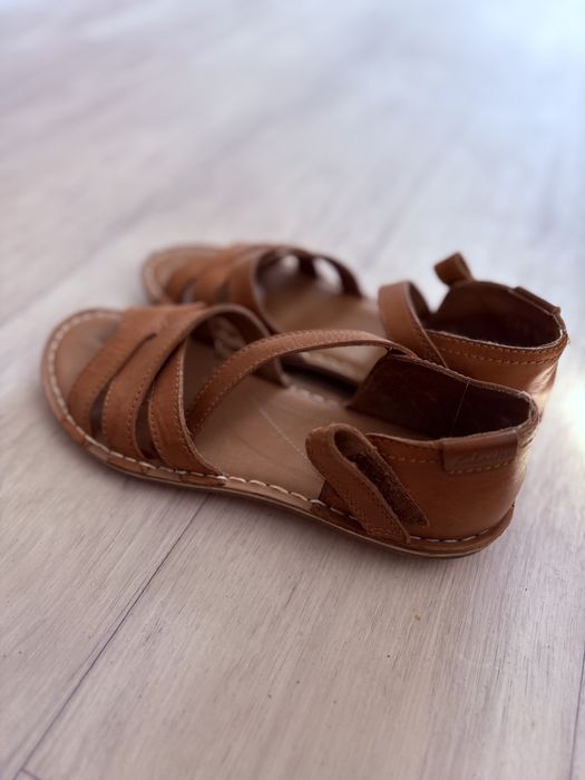 Продам босоножки Clarks