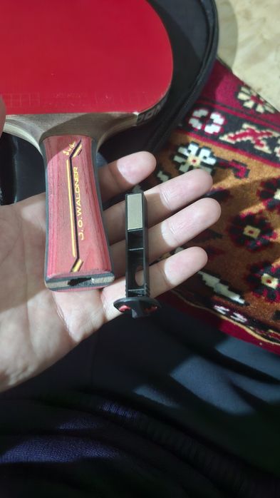 Tennis raketka, Donic karbon asosga ega. Vazni 185 gr. 1.2 mln