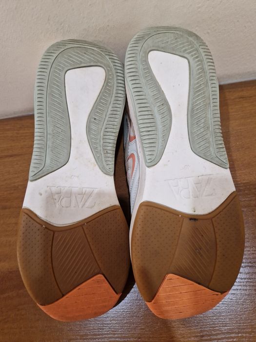 Сникърси на Zara