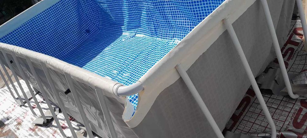 Продам Бассейн INTEX . 2 штуки. Размеры: 4.88x2.44x1.07 m и 4x2x1 m,