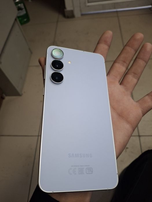 Продам Самсунг s 25 fe