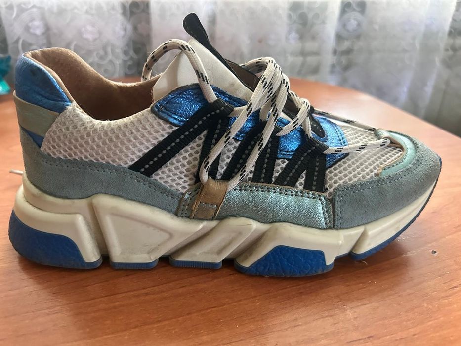 Кроссовки 37 размер кожа