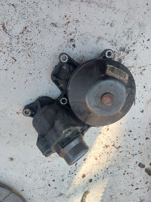 Водна помпа Бмв bmw e90 е92 е91 320d 177кс  n47