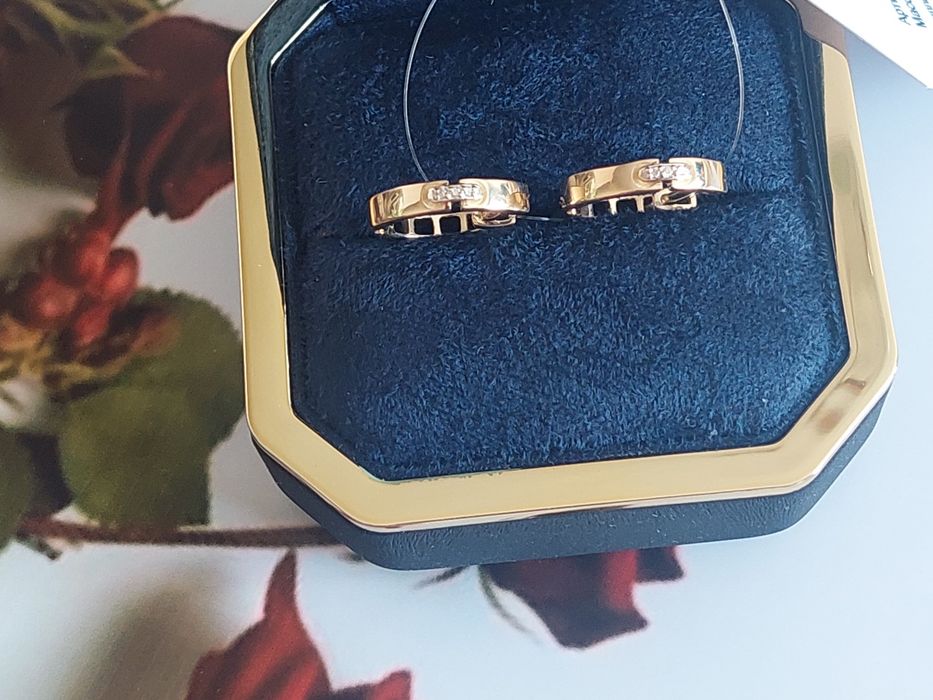 Золотые серьги с бриллиантами