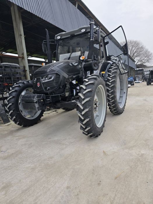 Traktor Farmlead 1304