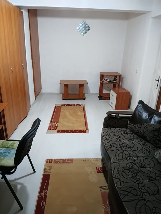 Închiriez apartament cu o camera