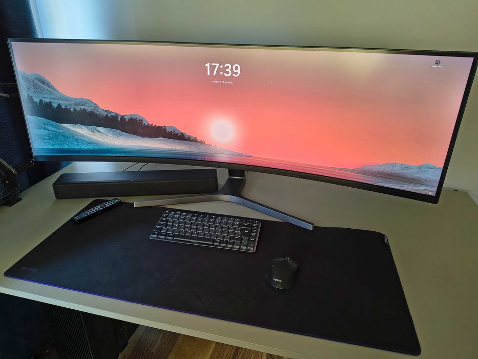 Продавам 49" извит монитор Samsung CRG9, Dual QHD (5120 x 1440), 120Hz, HDR1000