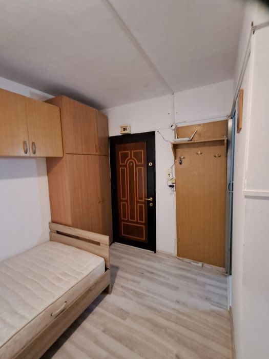 Dau in chirie garsonieră.