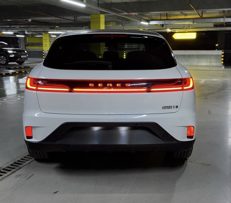 Aito Seres M5 EV AWD dual motor