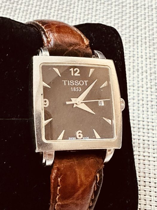 Часовник Tissot оригинален с кутия и документи