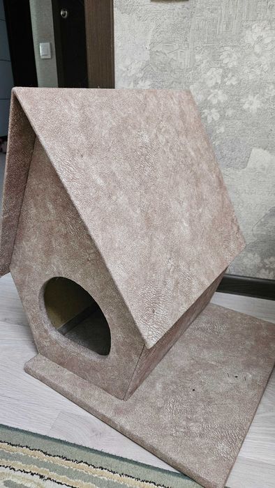 Дом для кошек и мелких собачек