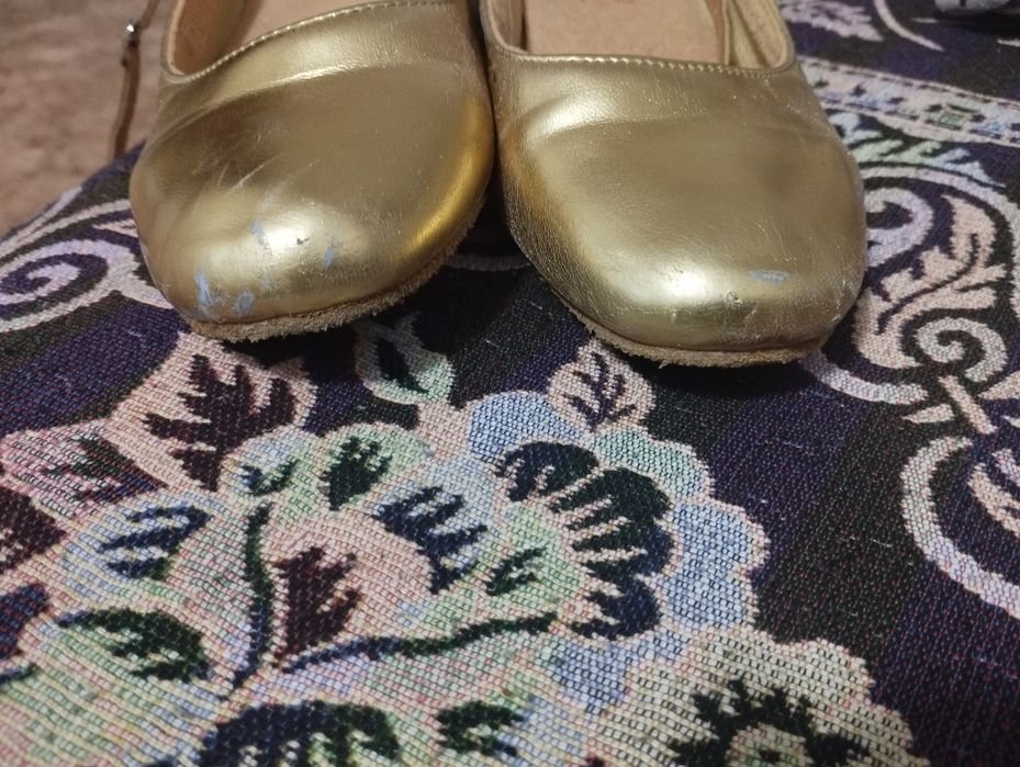 Туфли для танцев золотые