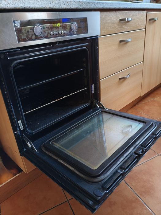 Продам духовой шкаф Ariston.