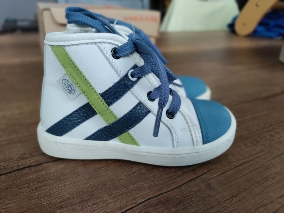 Чисто нови детски кожени кецове Колев и Колев с етикет