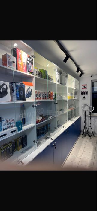 Стол, шкаф стеклянный